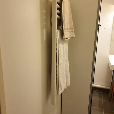 Proche Rer E Lägenhet *